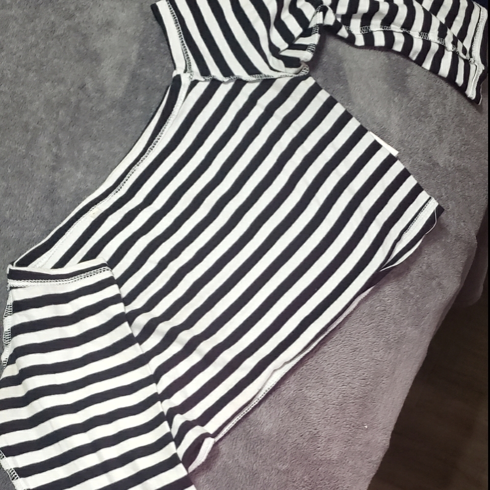 Forever 21 Off the Shoulder 3/4 Sleeve Crop - M